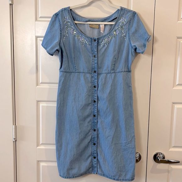 Liz Claiborne Dresses & Skirts - Liz Claiborne Button Front Dress